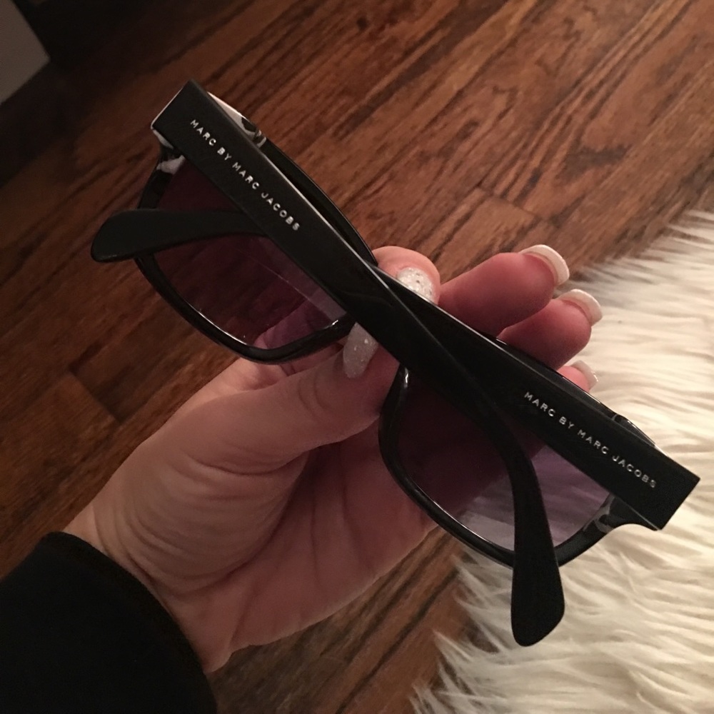 Like new marc by marc jacobs black sunglasses